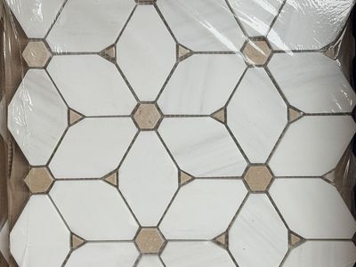 New. 15 Sq Feet White Floral Marble Mosaic Tile Sheets with Beige Accent Inserts