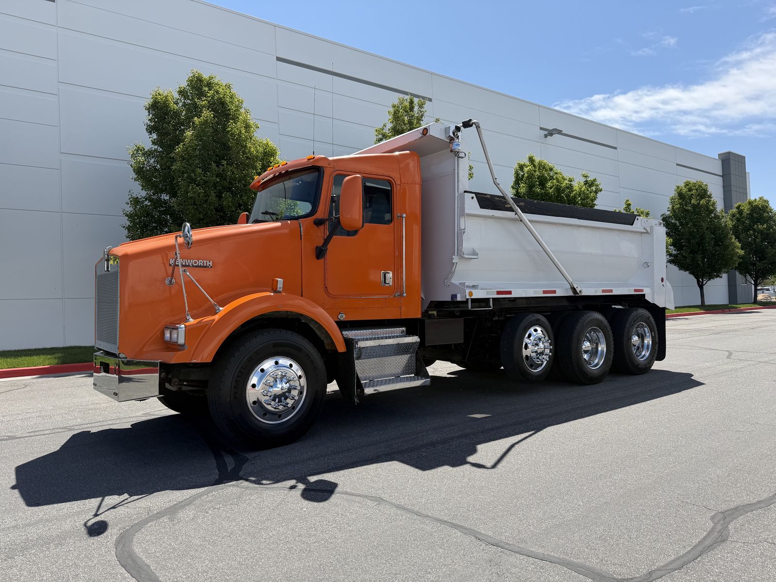 1999 Kenworth T800 Tri Axle Dump Truck