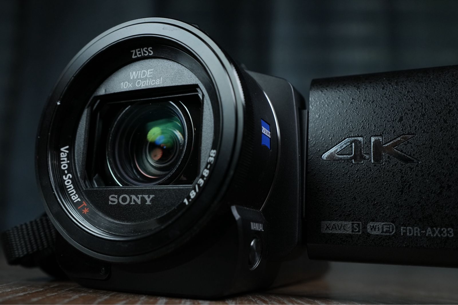 SONY Handycam 4K 10X WiFi Zeiss Camcorder FDR-AX33