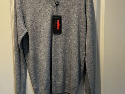 NWT cashmere Marino Wool Gray V-Neck Men’s Sweater