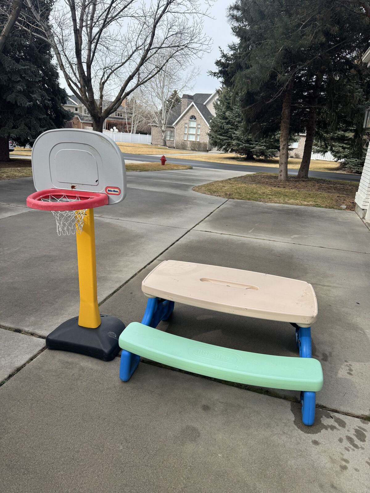 Kids Table And  basketball Hoop