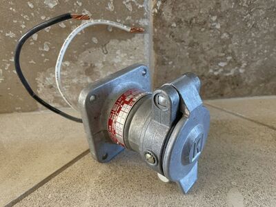 Killark Delayed Action Receptacle