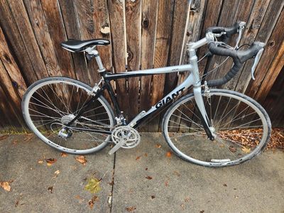 Giant OCR 3 Road Bike Shimano Sora Silver Black Drop Handlebars