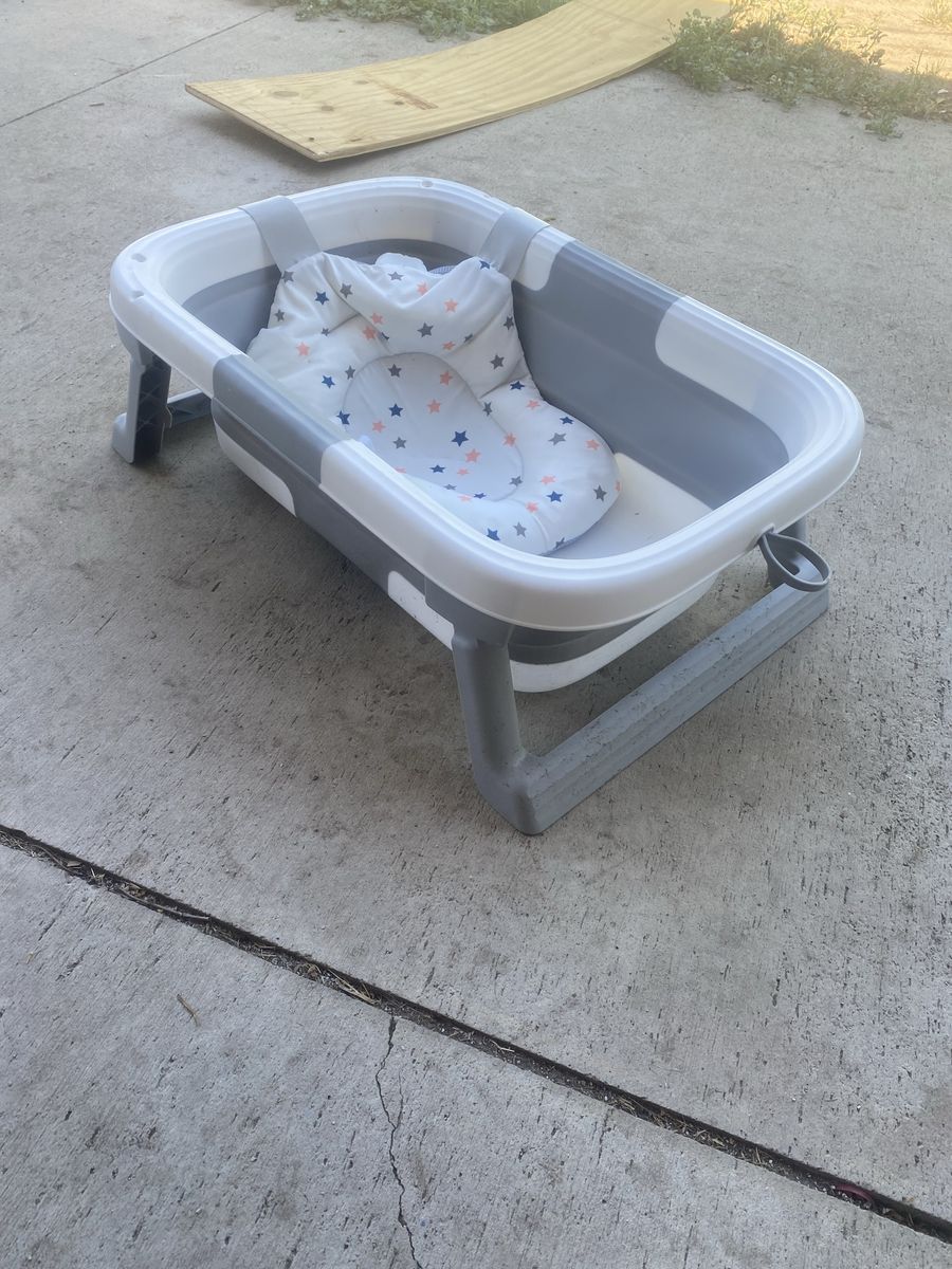 Collapsible Baby Bathtub with Infant Support Cushion
