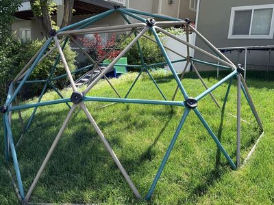 Lifetime geometric dome climber
