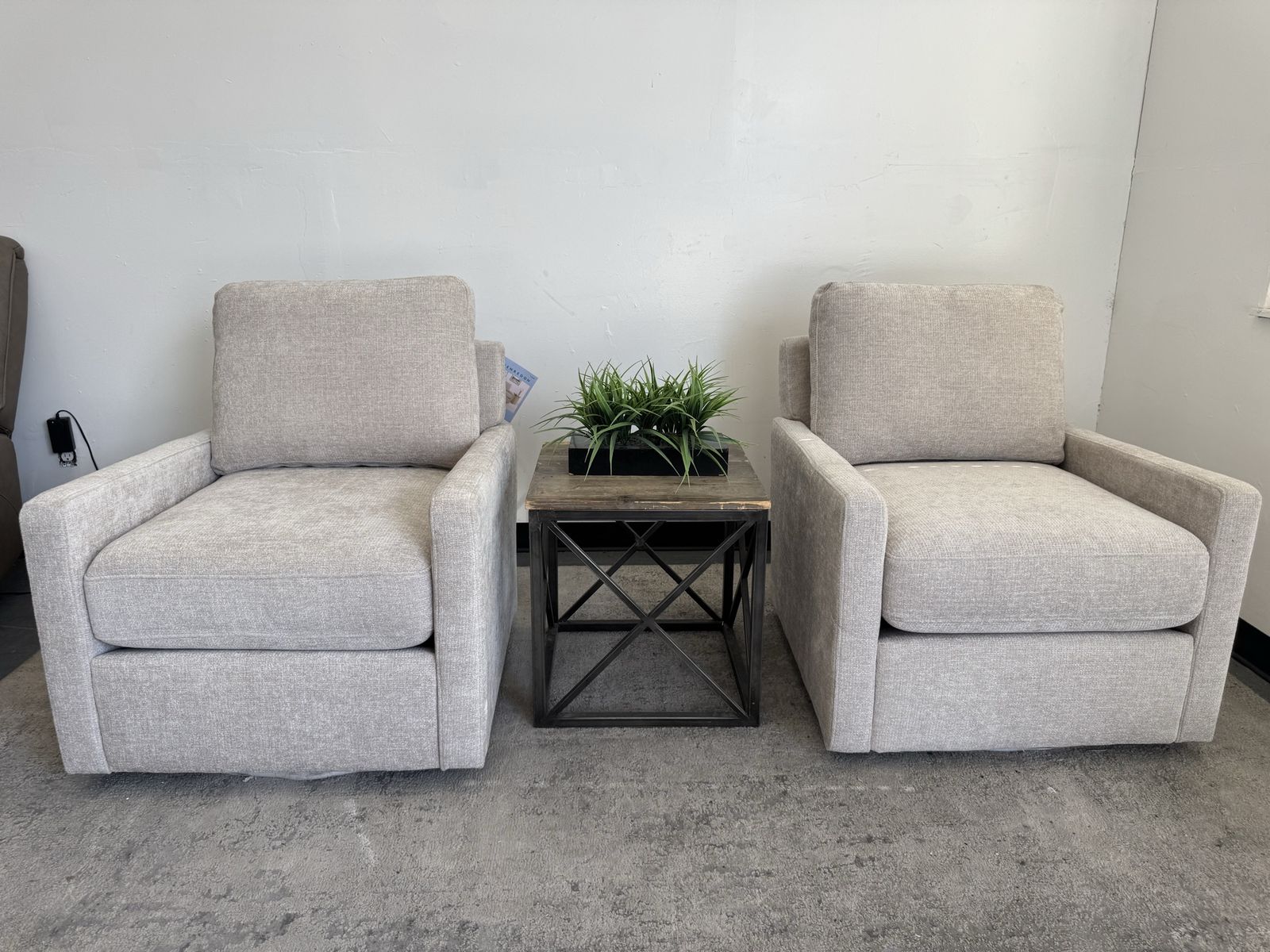 NEW COSTCO HENREDON SWIVEL ACCENT CHAIR SET