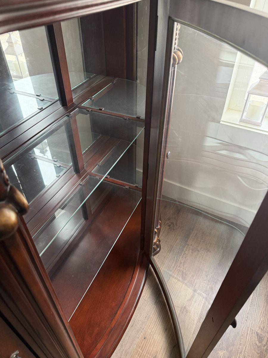 Rounded Glass Chima Hutch