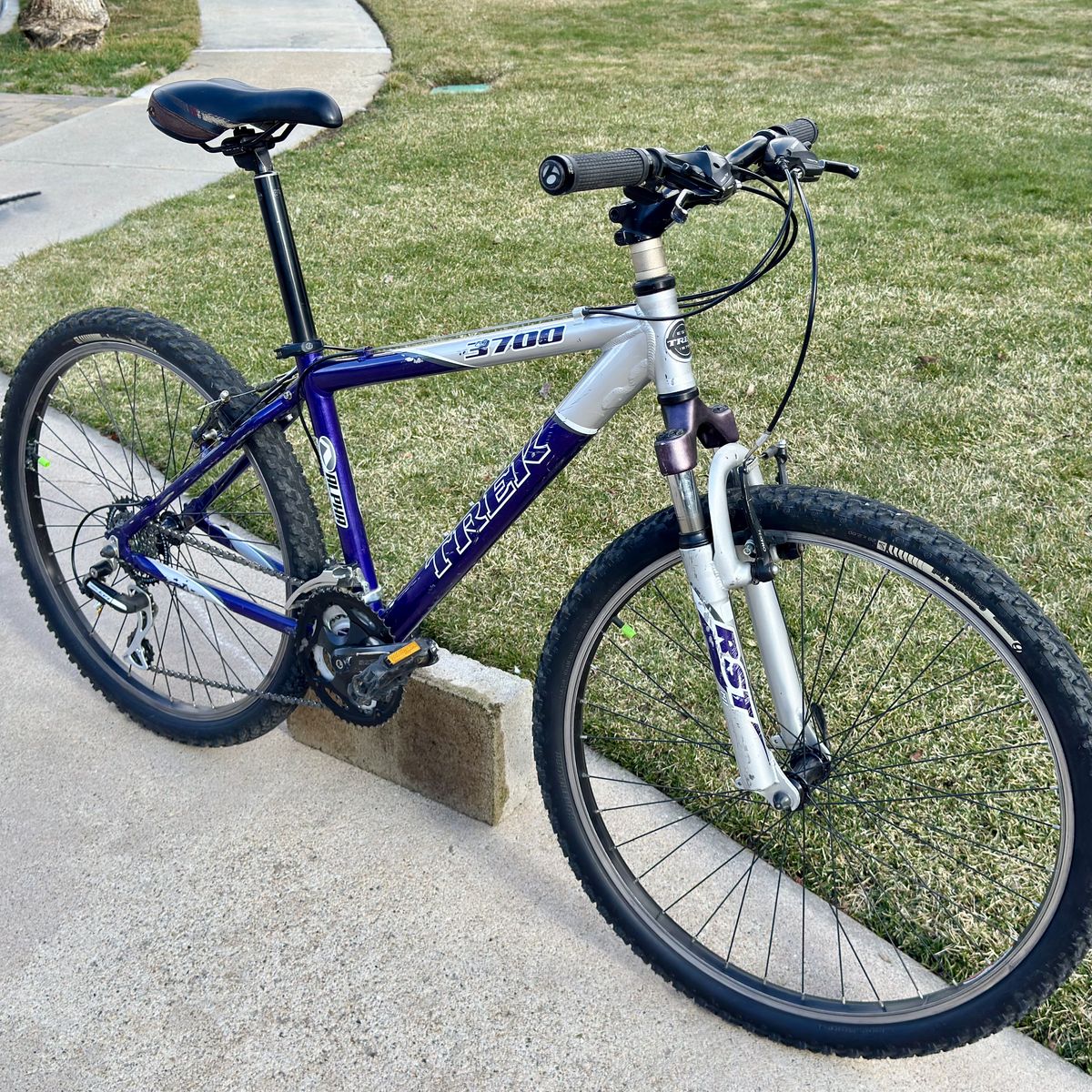Trek 3700 mountain bike – size small, 26” wheels.