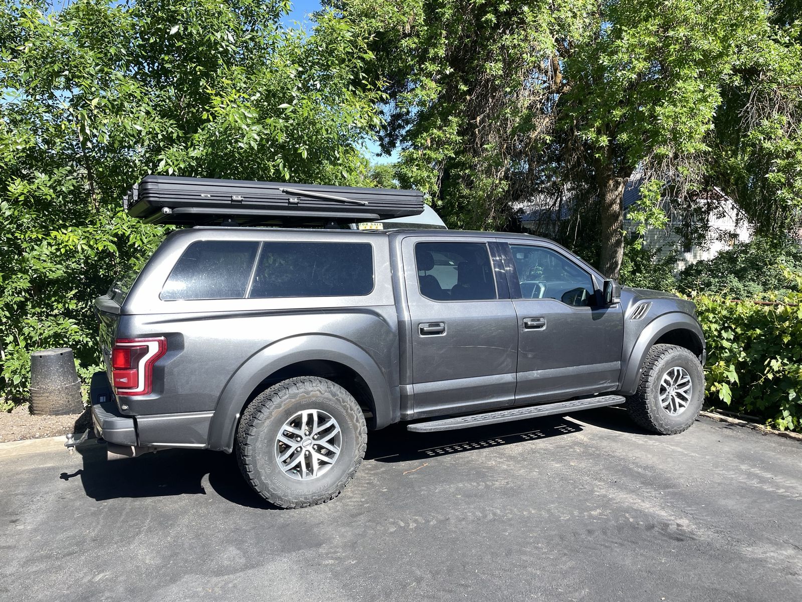 Pantheon Hard Shell Rooftop Tent - 50" x 80" - Like New Condition