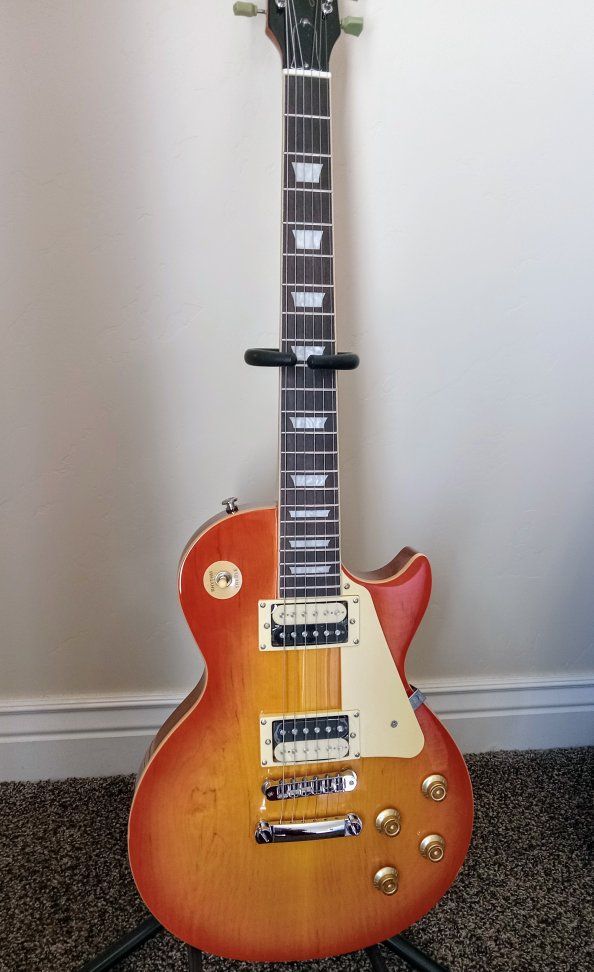 Cathy Zhong Les Paul Cherry Burst