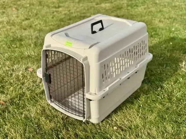 Pet Kennel Carrier 28"L