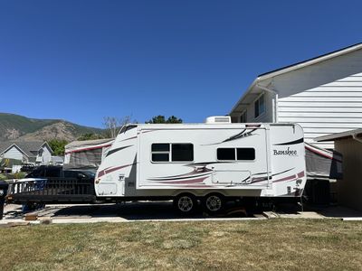 2011 palatine banshee toy hauler hybrid trailer