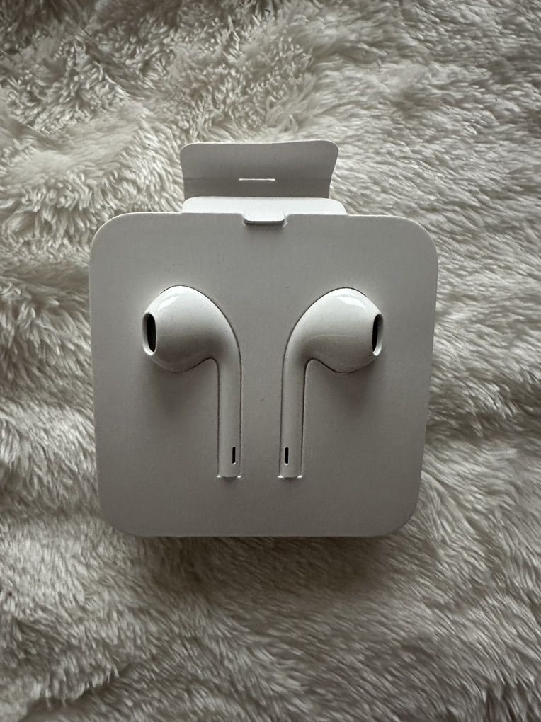 Apple Earpods - LightnIng - New Never Used