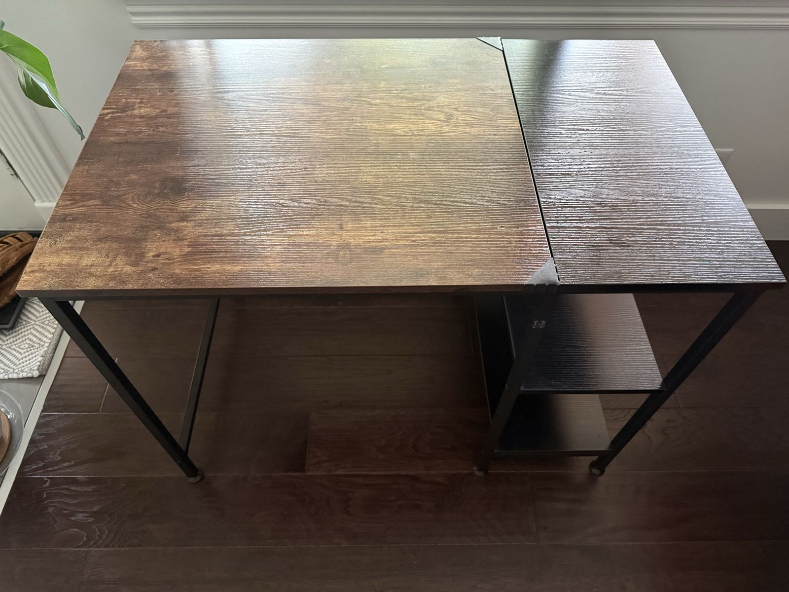 Computer desk