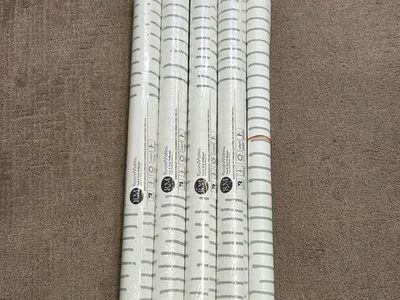 Peel and stick wallpaper 125 sq ft