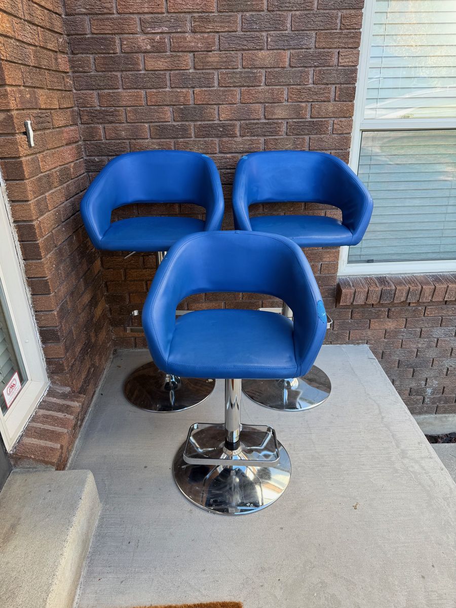Set of 3 Blue Adjustable Swivel Bar Stools – Hydraulic Lift – Modern Style