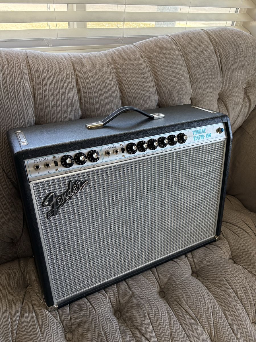 Fender 68 custom vibrolux reissue tube amp 2x10 35 watts