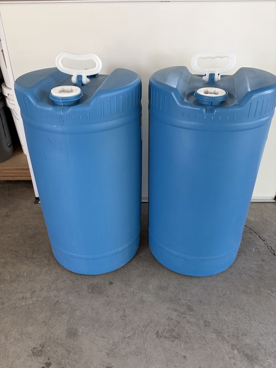 Uline S-17007 15 Gallon Closed Top Blue Plastic Drums (2-Pack)