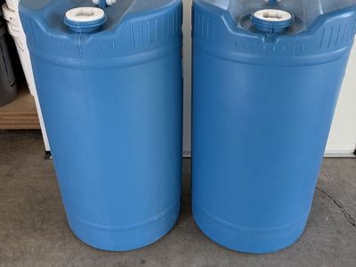 Uline S-17007 15 Gallon Closed Top Blue Plastic Drums (2-Pack)