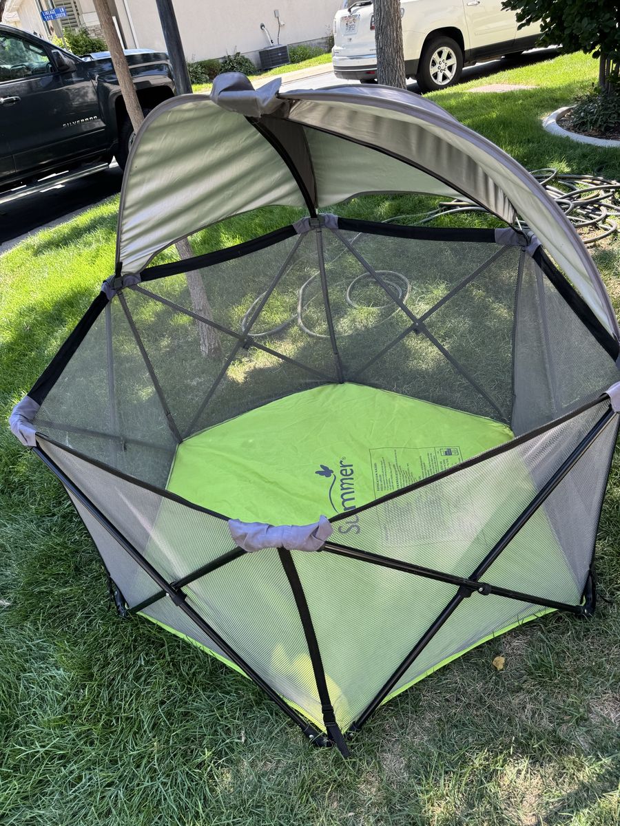Outdoor playpen