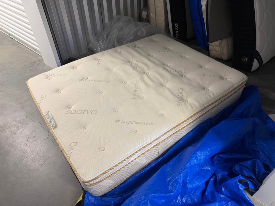 Saatva Latex Hybrid Queen Mattress – Excellent Condition