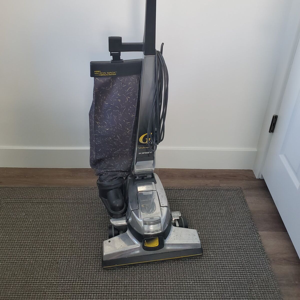 Kirby Upright Vacuum Cleaner Power Assist G6D