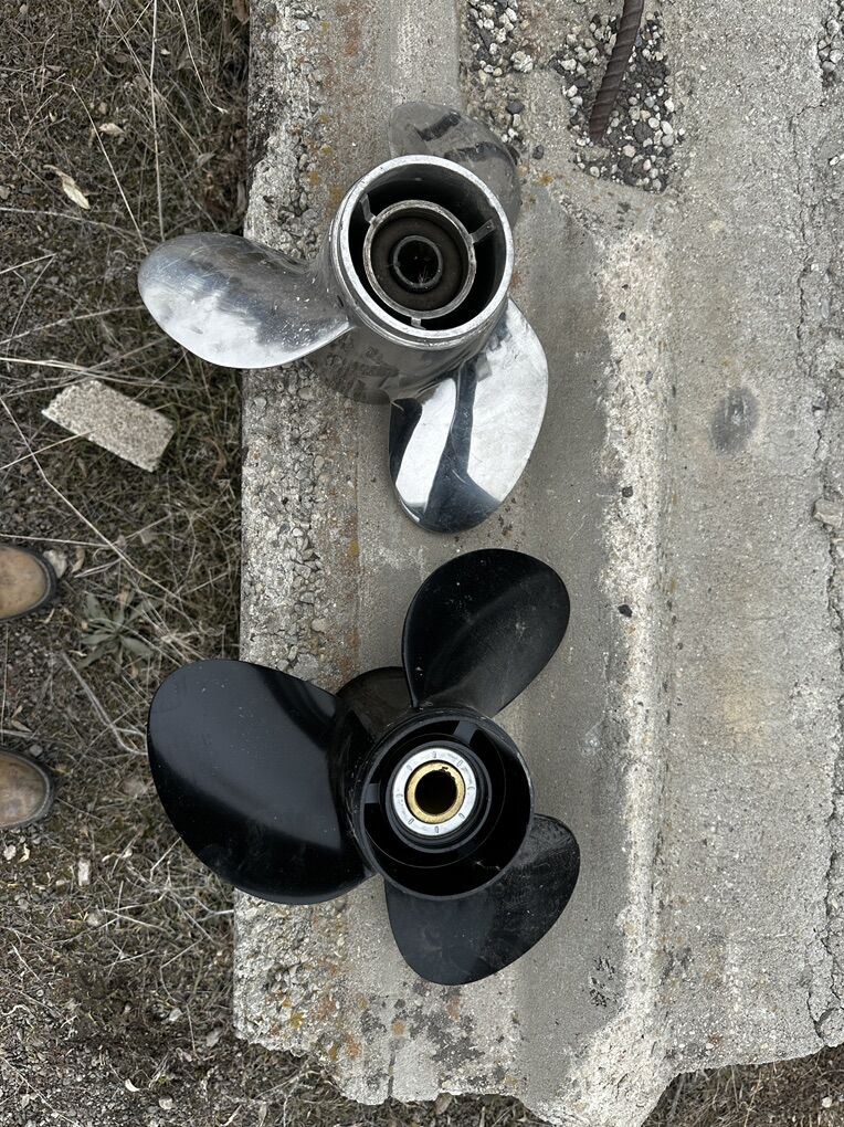 2 Prop,s 1 Adjustable Transom.