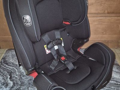 Like-New! Graco Grows4Me 4-in-1 Car Seat Convertible Infant Harness Booster 5-120lbs