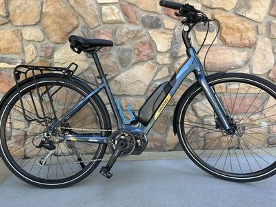 Devinci E-Griffin Electric Commuter Bike - Shimano Steps Motor