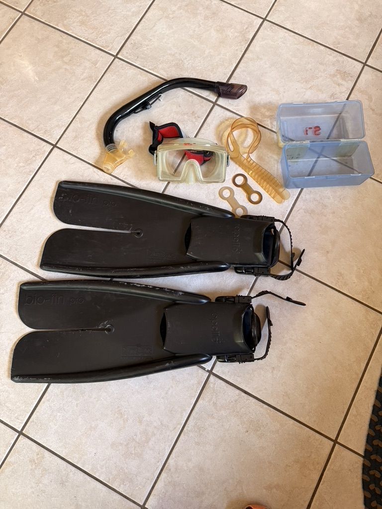 Snorkeling / Scuba Gear. Mask, Fins, Snorkle