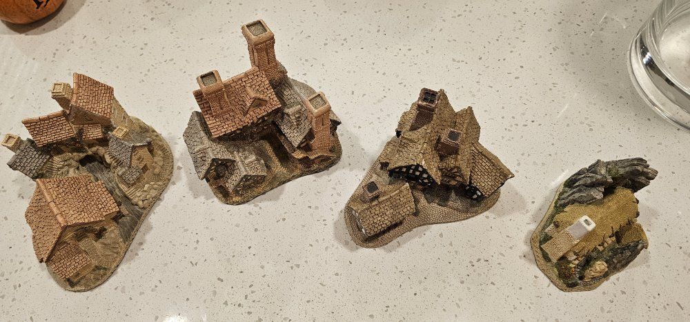 David Winter Village Mini House Figurines Set of 4, Used