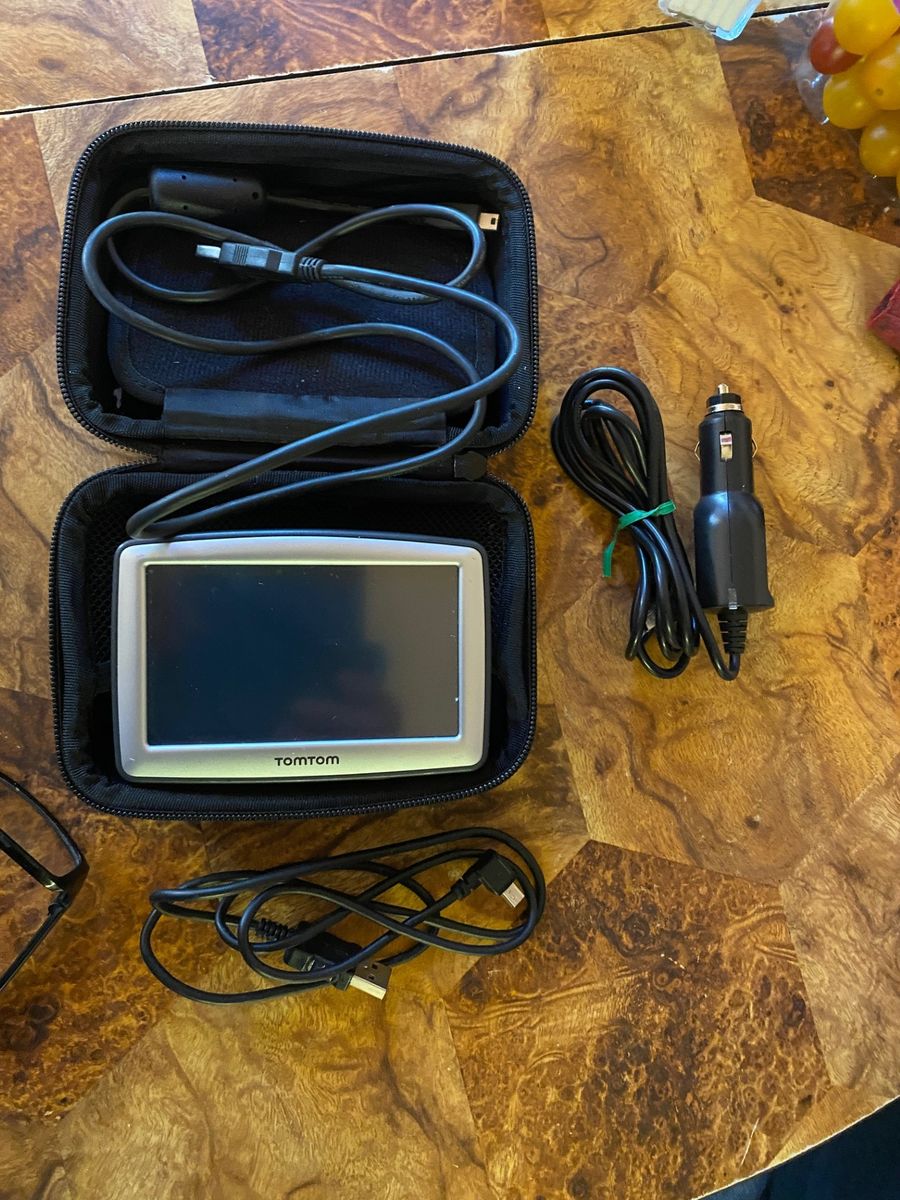 FREEEEE old Tomtom gps