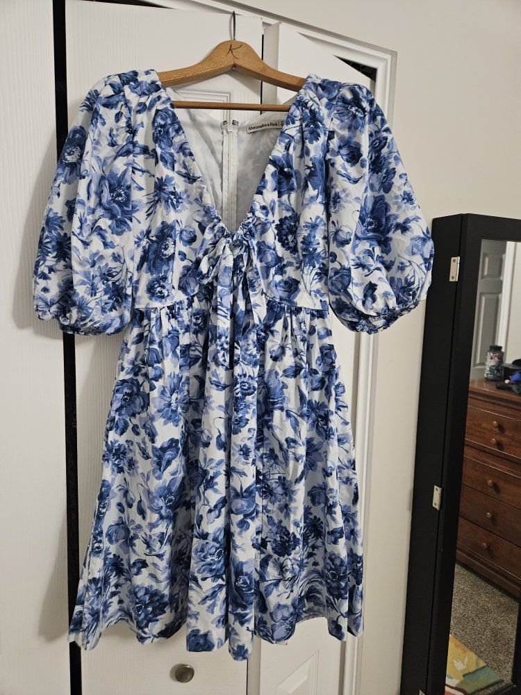 Abercrombie & Fitch Blue & White Floral Puff Sleeve Mini Dress - Size ST, Lined