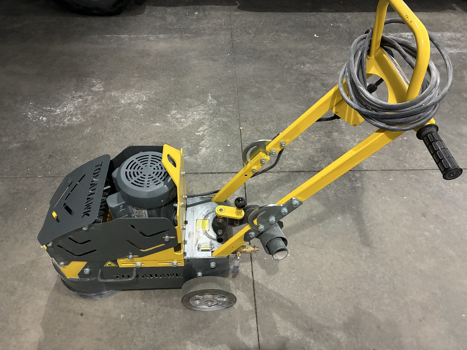 Tomahawk floor grinder  with extra cutting diamonds