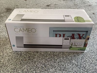 Silhouette Cameo - Electronic Cutting Tool(New in Box)