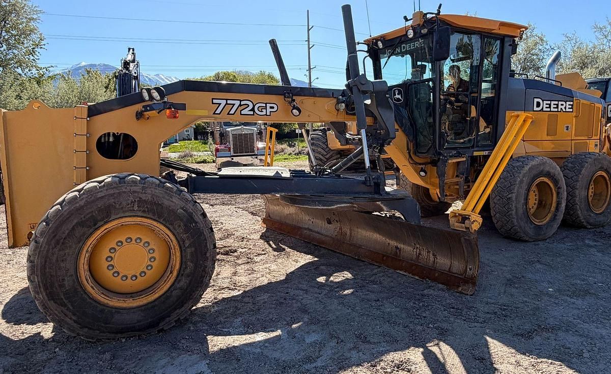 Deere 772GP Motor Grader 12K hrs 6WD