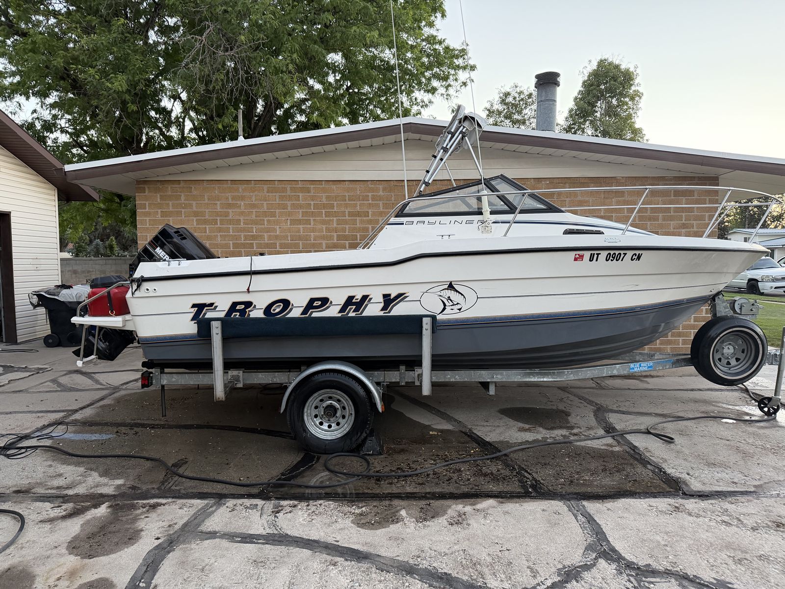 1992 Bayliner Trophy 2002 Walkaround - 20’ Fishing / Ski Boat w/ Trailer - $8,500 Firm