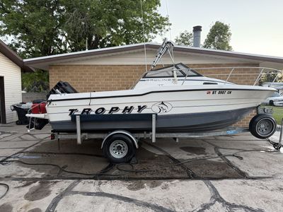 1992 Bayliner Trophy 2002 Walkaround - 20’ Fishing / Ski Boat w/ Trailer - $8,500 Firm