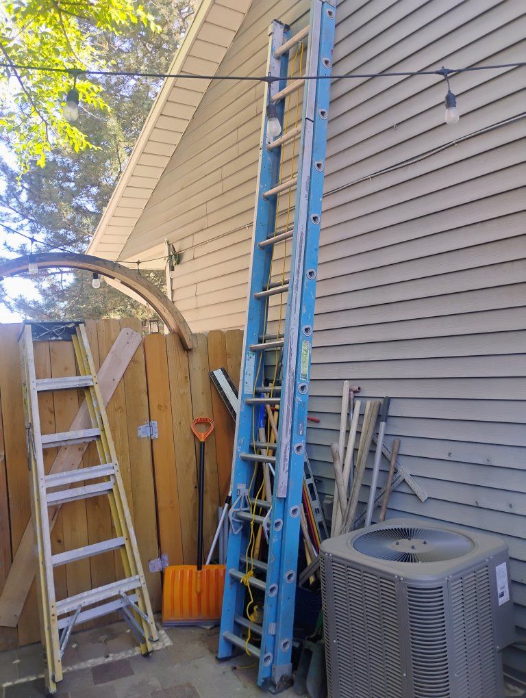 24 feet fiberglass extension ladder