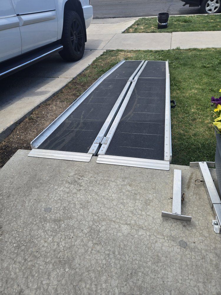 Portable Bi-Fold Aluminum Wheelchair Ramp - 10Ft Length, Non-Slip Surface 800lb capacity read description!
