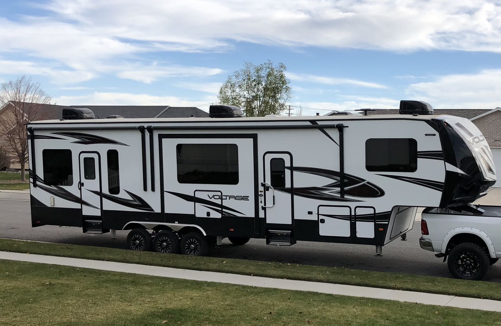 2108 Voltage 3805 Toyhauler