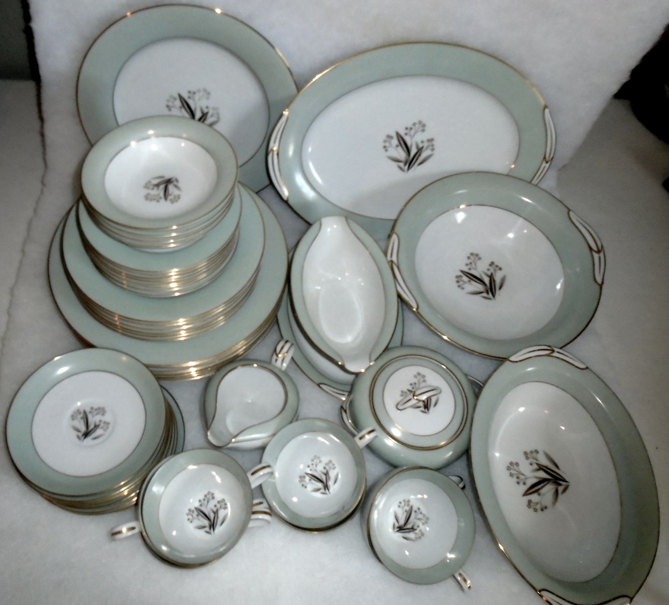 NORITAKE CHINA (5544) CARLISLE Dinner Set 49 PIECES  FROM 1954-1959 White/Mint Green Color Gold Trim