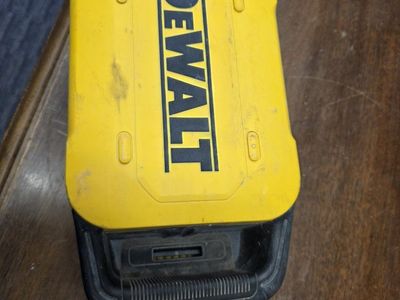 DEWALT Power Tool Battery Charger - Yellow/Black