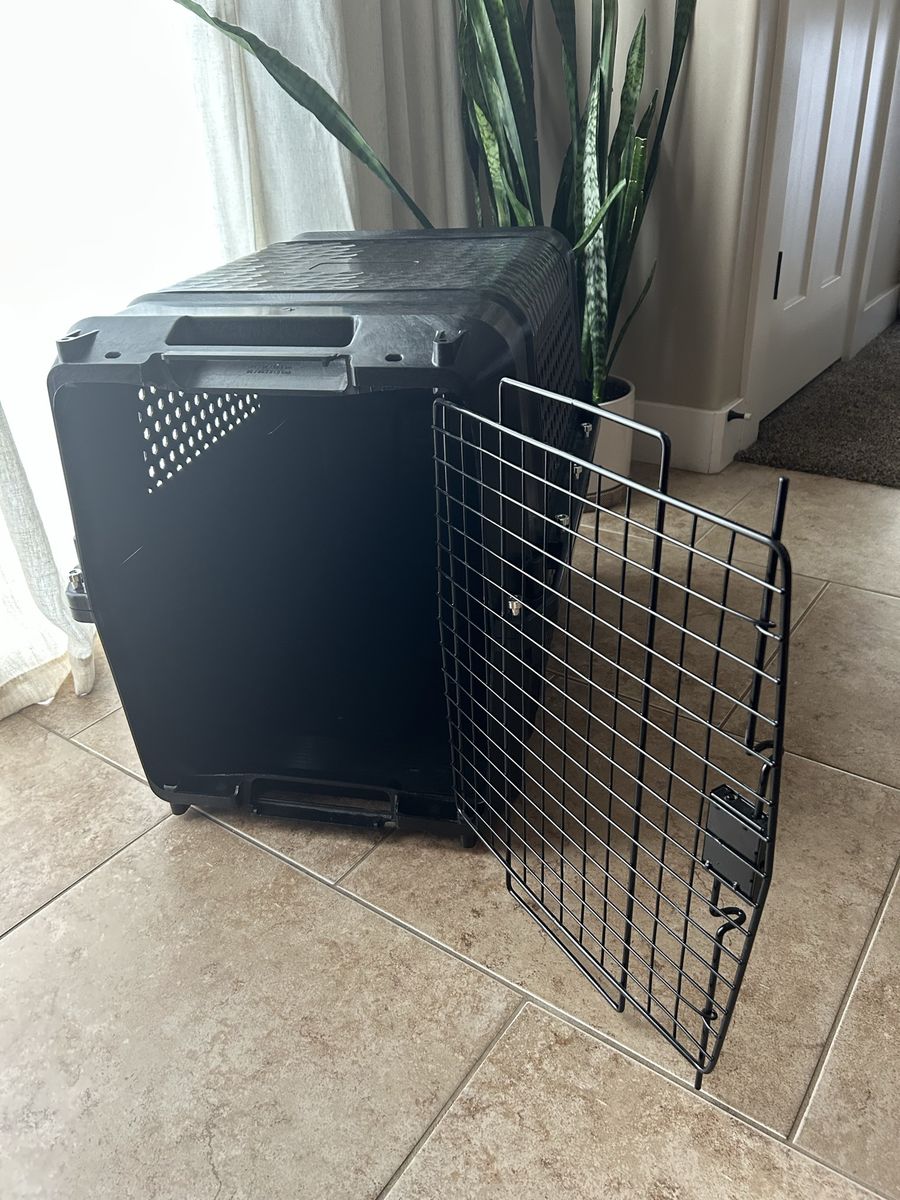 Heavy-Duty Black Dog Crate Kennel - Durable Plastic & Wire Pet Carrier