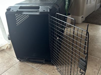 Heavy-Duty Black Dog Crate Kennel - Durable Plastic & Wire Pet Carrier