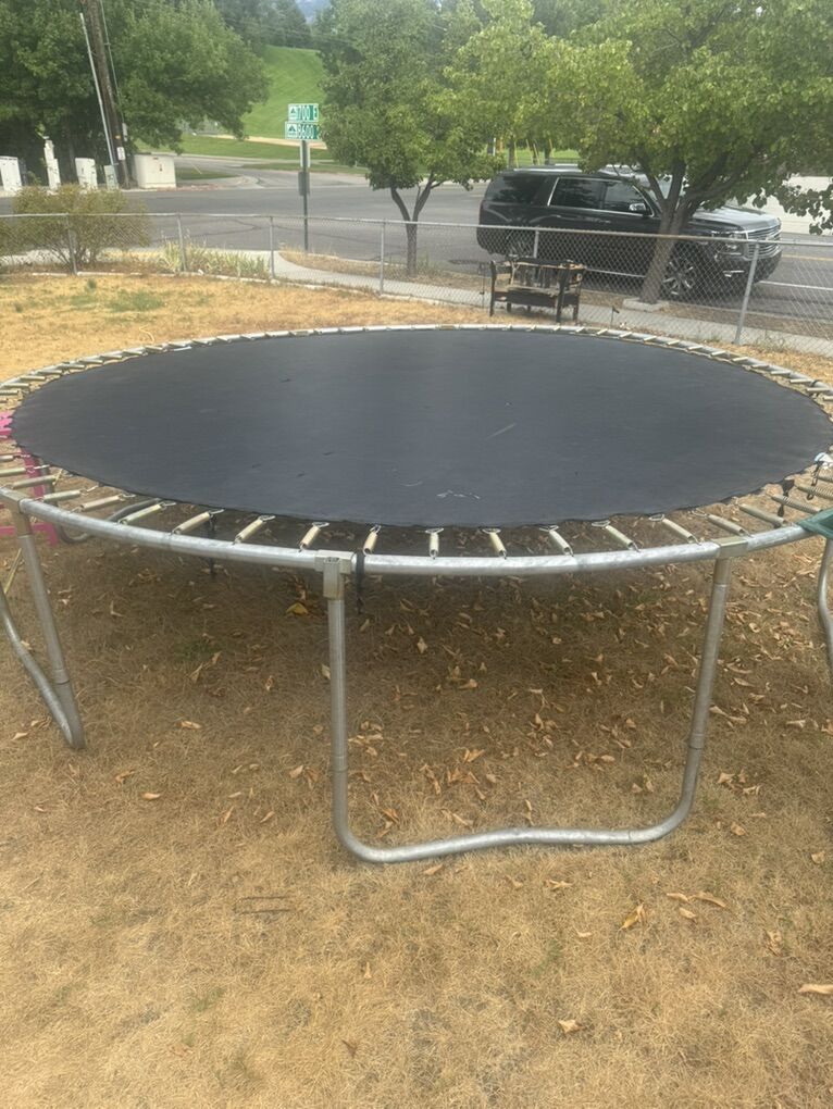 14 Ft Trampoline