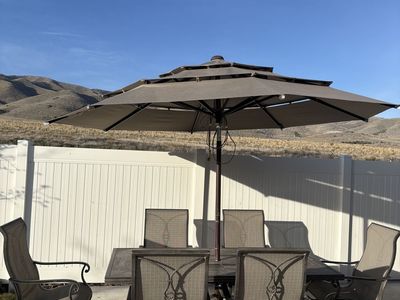 Onyx/Slate Outdoor Patio Dining Set – 6 Chairs + Umbrella + Bug Screen – Solid & Weather-Ready