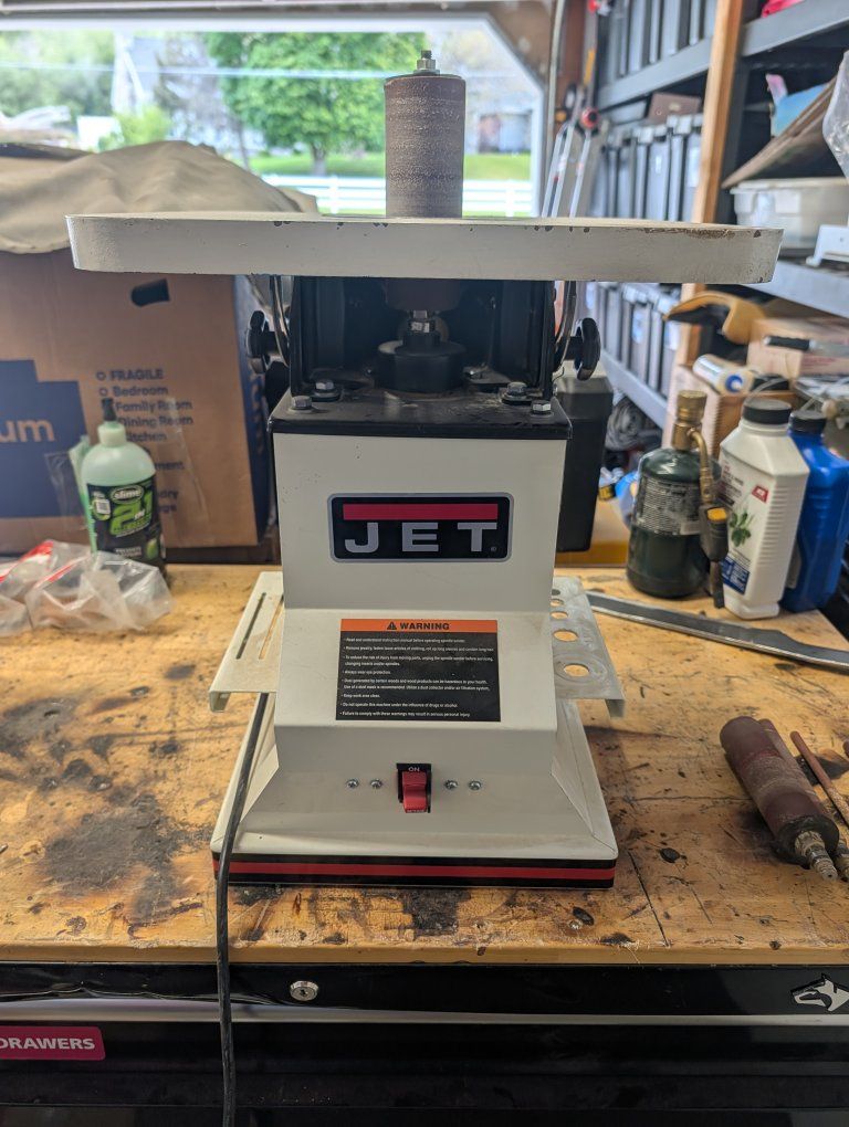 Jet oscillating spindle sander