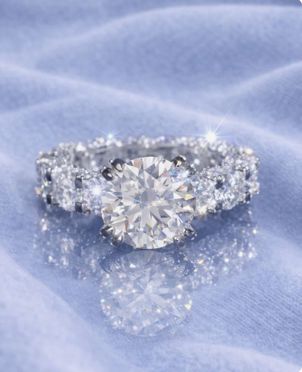 5Ct VVS1 Main Stone Blinger