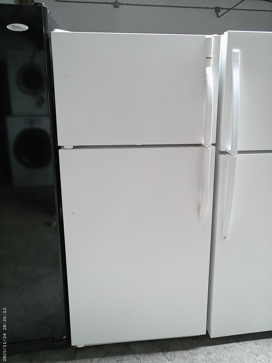 Clean 17 cf Refrigerator~Works Great~90 Day Guarantee